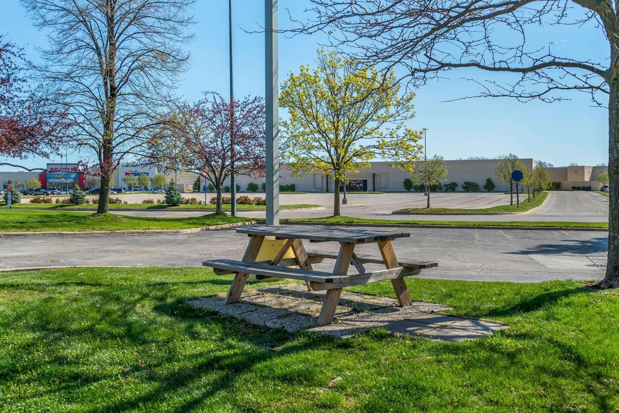 Quality Inn & Suites Bay City Exterior photo